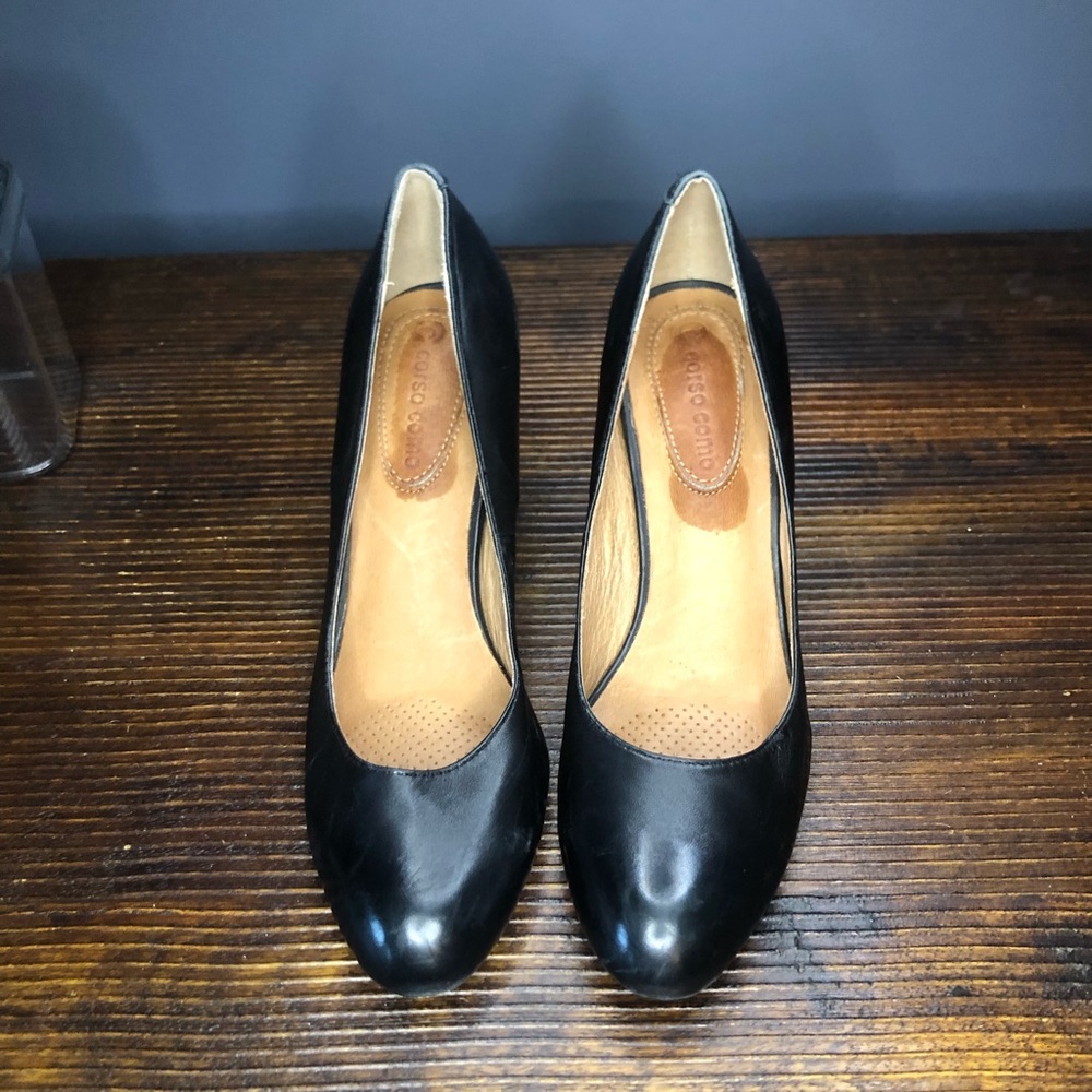 Corso Como Black Leather Pumps Size 7 . Gently worn.